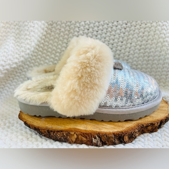 UGG kids slippers inside and outdoor silver sequin size 1 gentle used - Picture 7 of 7
